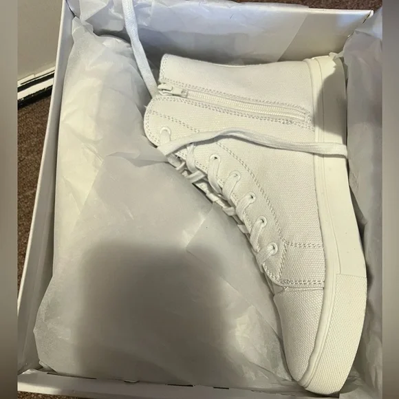 DV by Dolce Vita high-top sneaker for women size 8 BRAND NEW IN THE BOX - Picture 2 of 7